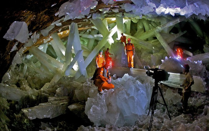 Dev Kristal Mağarasını Keşfedin!