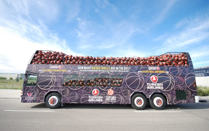 ”Bu otobüste kaç tane basketbol topu var” tahmin edin, Avrupa’ya bedava uçun!